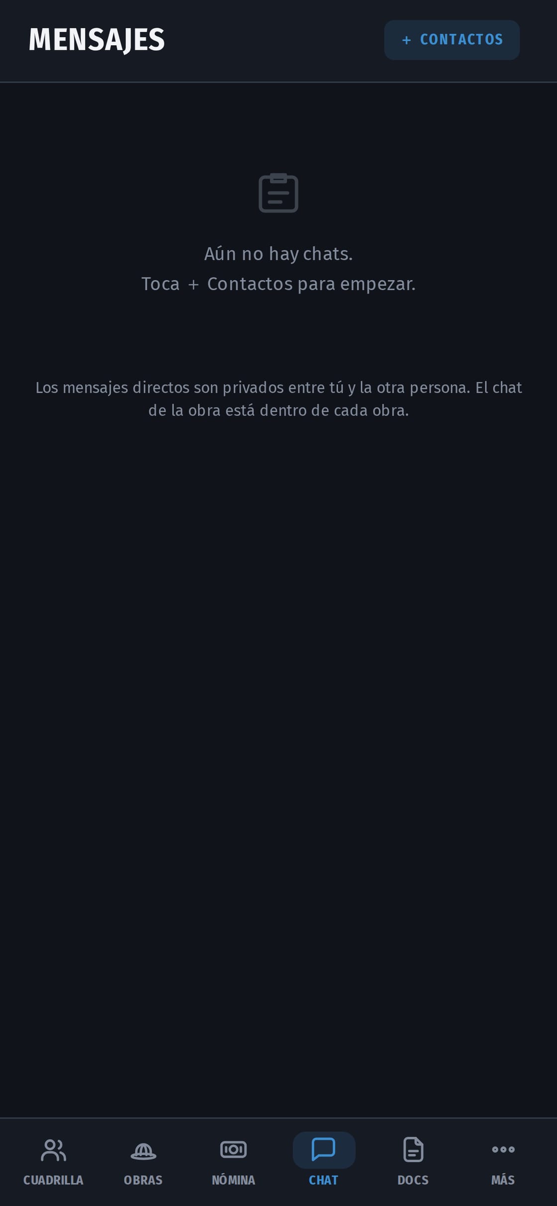 Una conversación directa entre el contratista y su cliente sobre la fecha de entrega de una encimera.