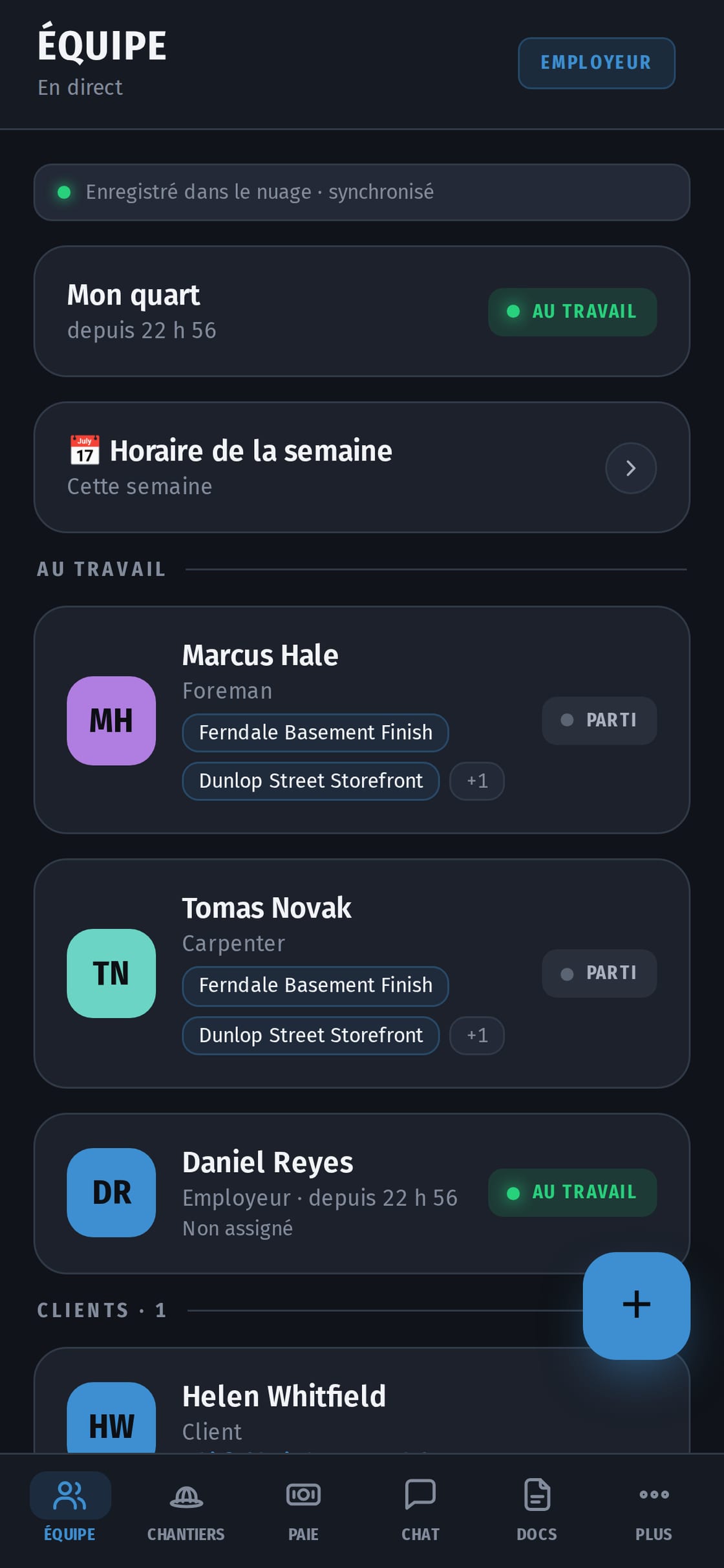 Écran de l’équipe : chaque travailleur, son métier, les étiquettes des chantiers auxquels il est affecté, et s’il a pointé ou non.