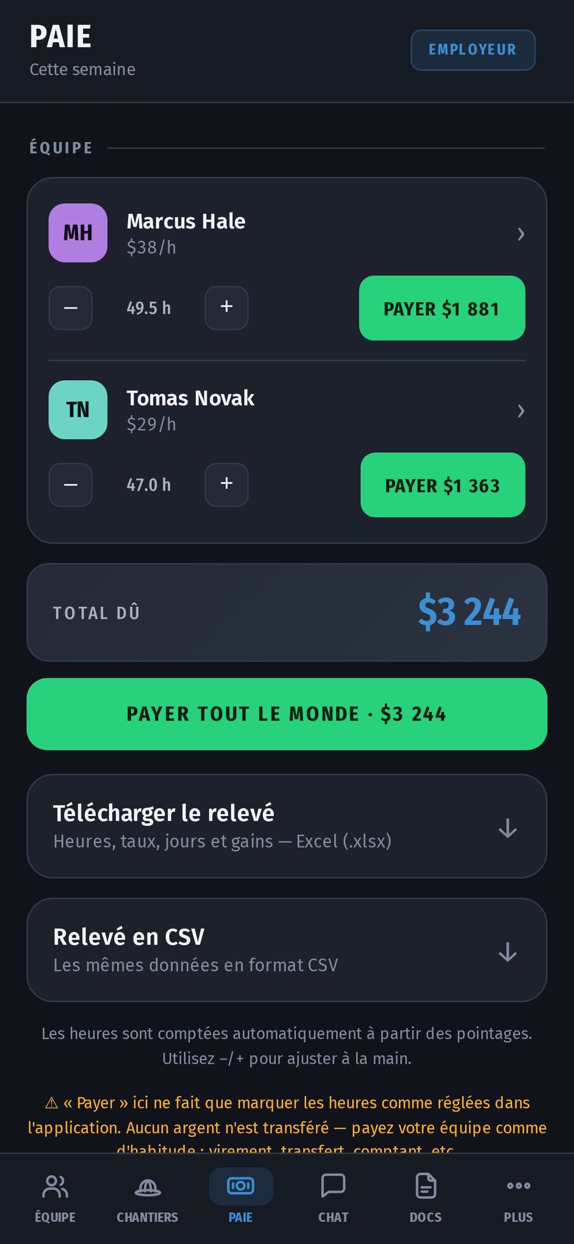 L’écran de paie : chaque travailleur avec son taux horaire et les heures comptées à partir de ses pointages, un bouton de paiement à côté de chacun, et le total dû pour la semaine.